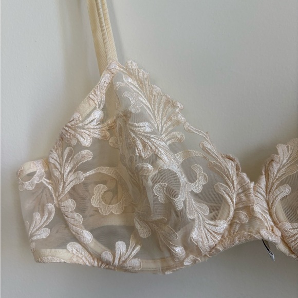 Vintage La Perla Elegant Cream Lace Bra - Size - Picture 3 of 6